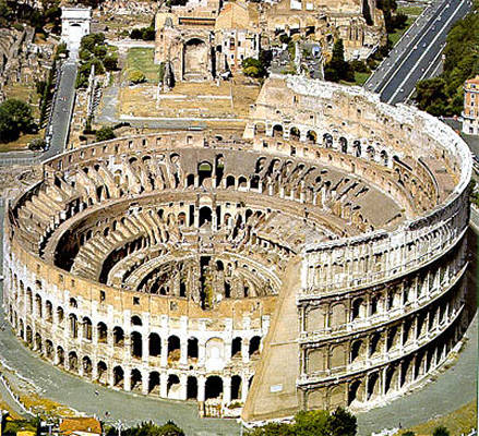 L'immagine raffigura il Colosseo a Roma