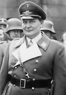 L'immagine è la fotografia del gerarca nazista Hermann Goering