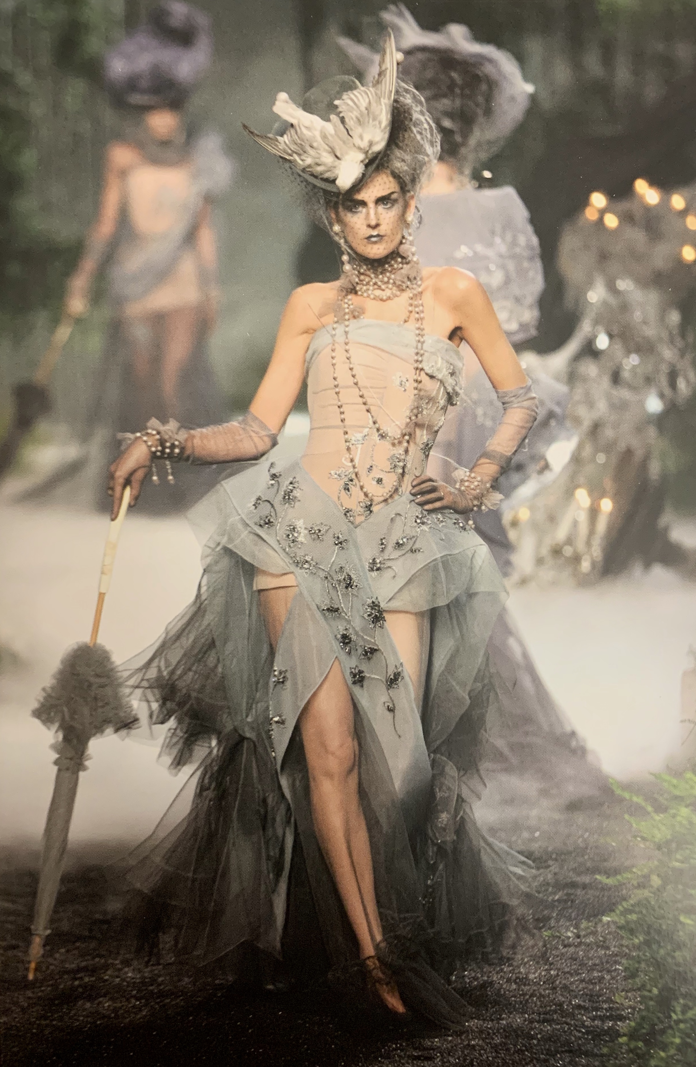 John Galliano per Christian Dior Houte Couture autunno inverno 2005 Parigi