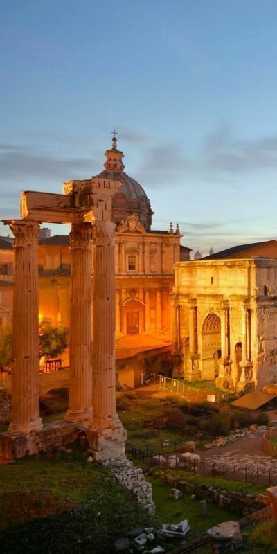 L'immagine rappresenta il Foro romano a Roma