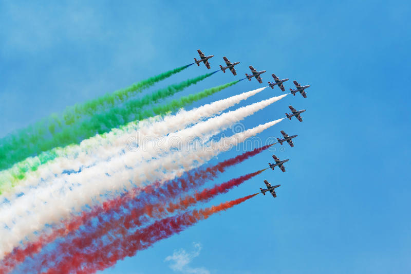 L'immagine rappresenta le frecce tricolori